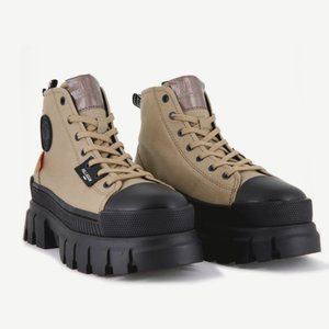 REVOLT HI TX Sneakers